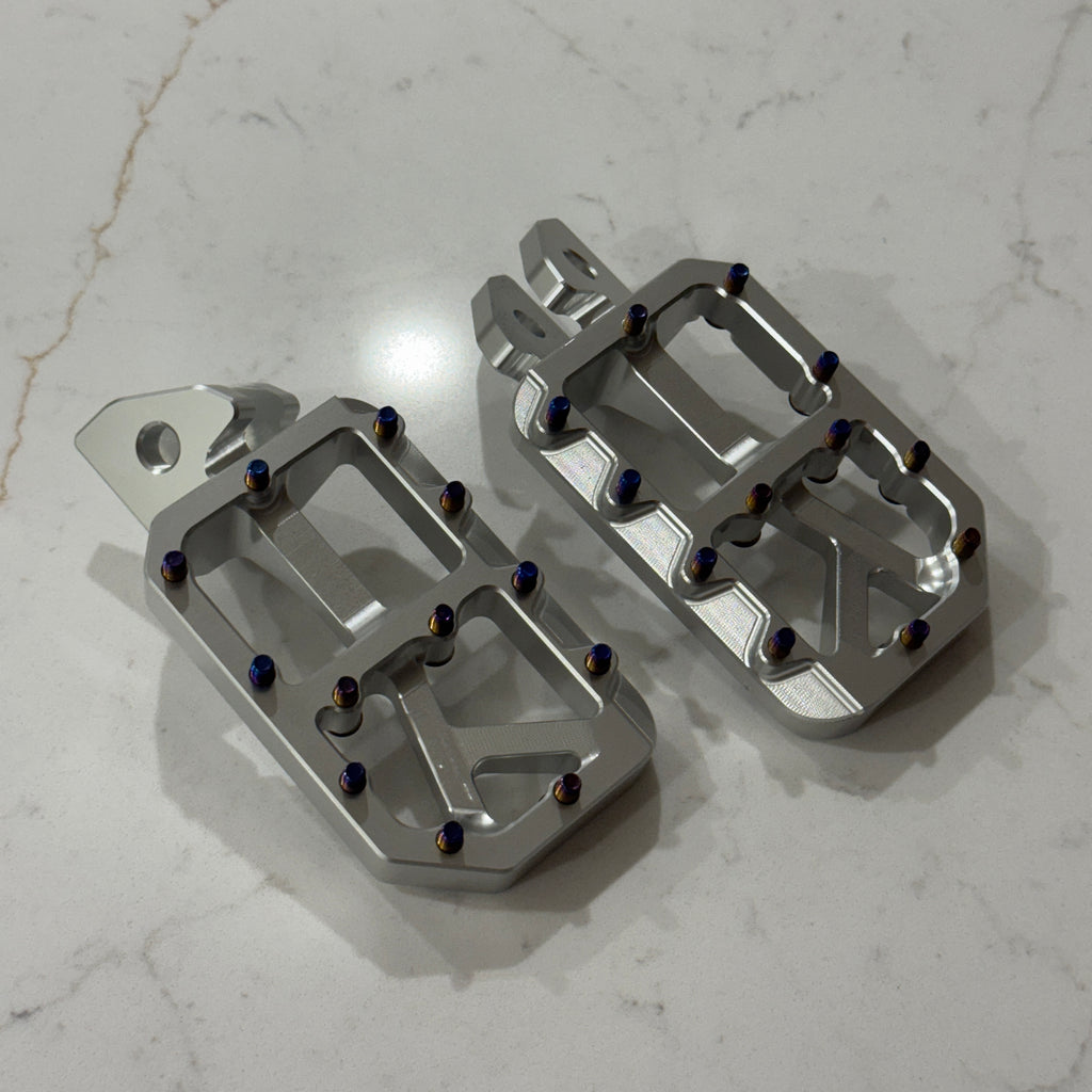 E-moto Pegs