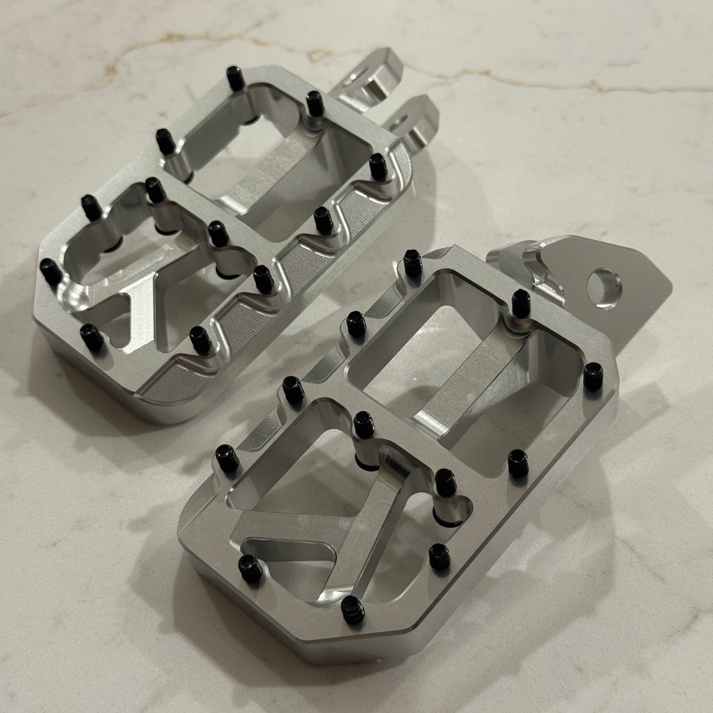 E-moto Pegs